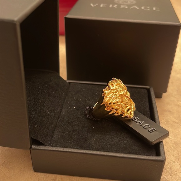 Hot sale 🔥 LA MEDUSA RING - Versace Brand New Ring - Picture 4 of 13